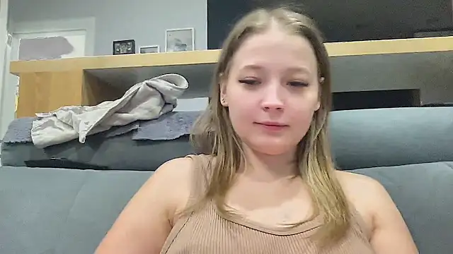 CharmingSarah online show from October 25, 4:36 pm