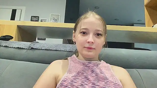 CharmingSarah online show from May 21, 4:16 pm