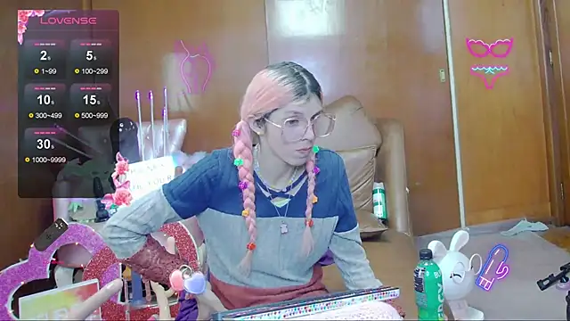 Skinygirl online show from November 5, 11:10 pm