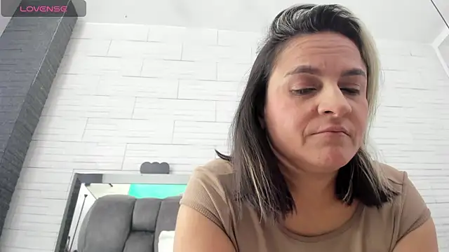 allice green online show from March 31, 3:17 am