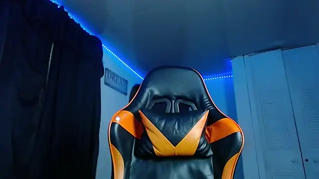 Adam Hudsond online show from October 4, 3:45 am