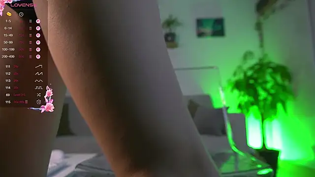 lildiaa online show from October 21, 8:07 am