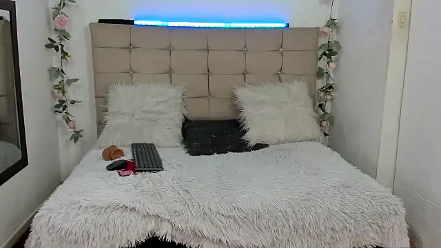 yayita mature online show from November 13, 3:11 pm