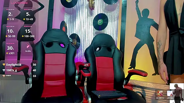 nickyminach  online show from January 9, 8:13 pm