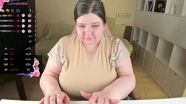 PlumPie online show from November 17, 4:30 pm