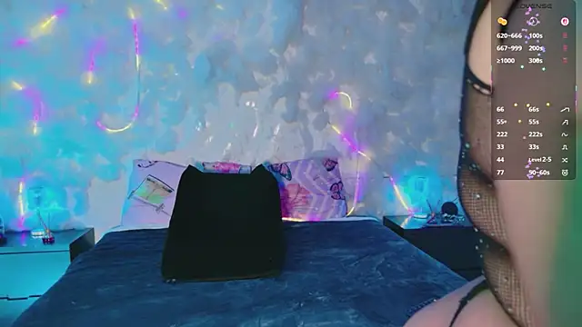 emmajohnss online show from March 31, 3:50 am