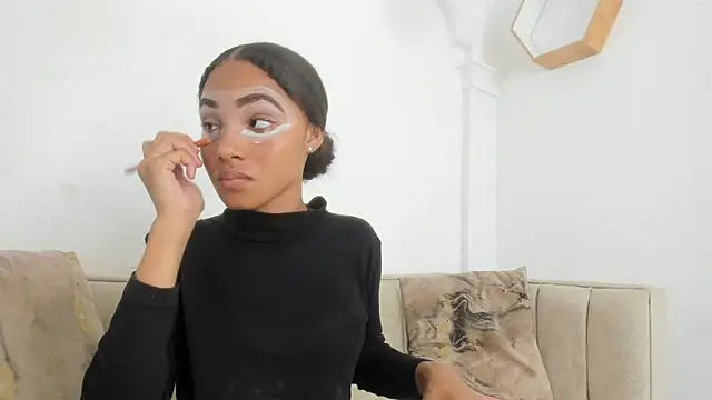 kristyl paez online show from October 18, 8:10 pm