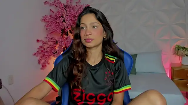 cora 22 online show from April 8, 1:02 pm