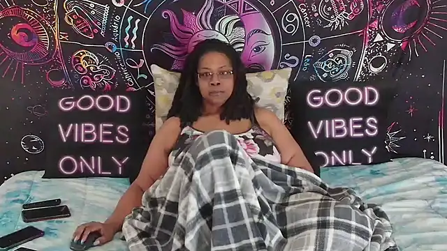 RenaeCumsAlot69 online show from February 3, 6:45 pm