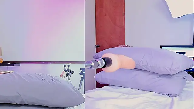 kyliebless online show from April 13, 3:52 am