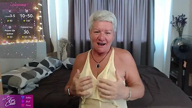 roxana brooks online show from May 31, 1:11 am