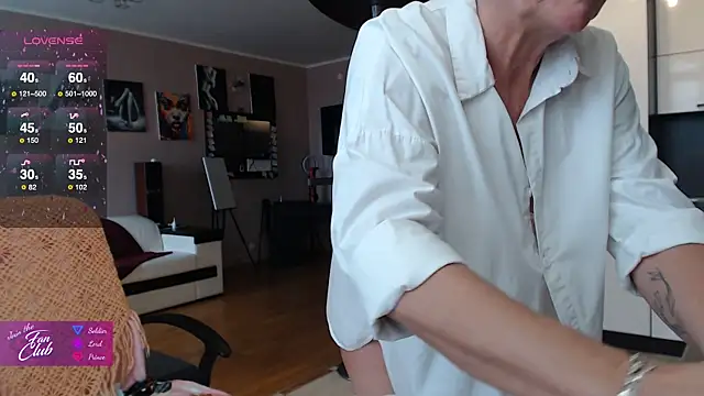 roxana brooks online show from October 23, 12:00 pm