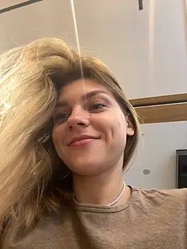 ValenciaShock online show from September 22, 6:45 am