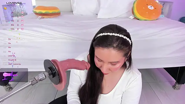 Isabella Daniell online show from September 19, 4:00 am