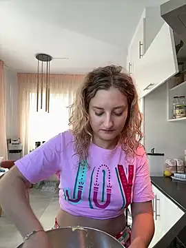 MileySummer online show from December 14, 9:15 am