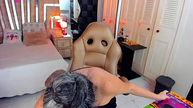 cute sassy online show from April 11, 1:04 pm