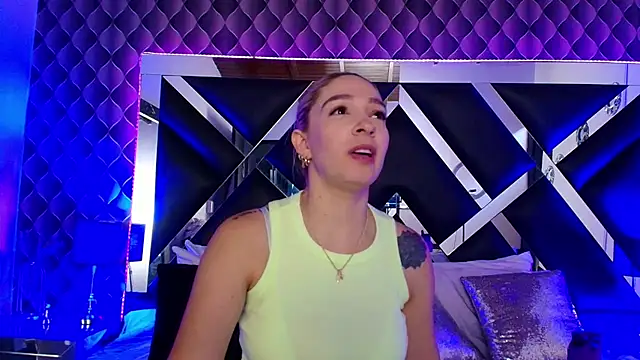 victoriaa lee  online show from October 14, 8:00 pm