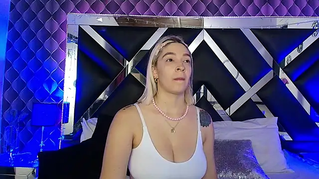 victoriaa lee  online show from March 12, 9:17 pm