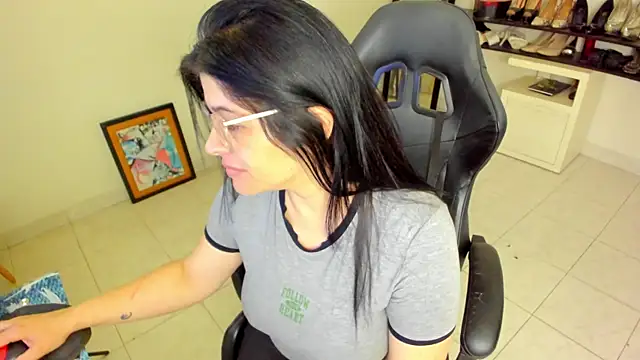 BellaFlaming online show from April 17, 10:39 am