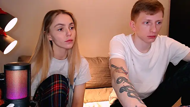 juliaanddima online show from November 19, 12:10 am