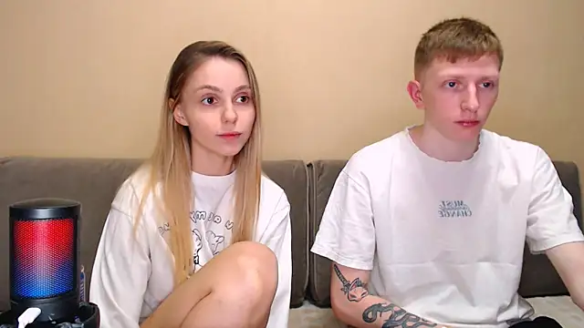 juliaanddima online show from March 8, 10:24 pm