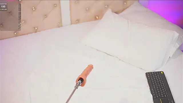 caroline adams  online show from February 27, 1:38 am