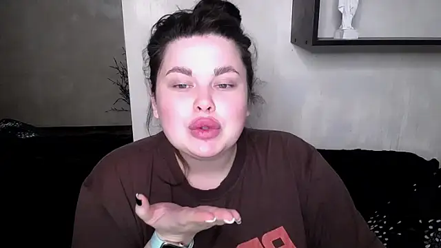 Emily Mo online show from October 15, 7:11 am