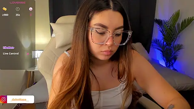 dakottaa  online show from November 15, 12:22 am