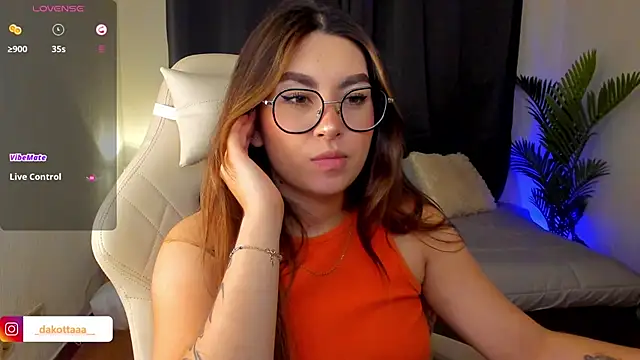 dakottaa  online show from September 15, 11:23 pm