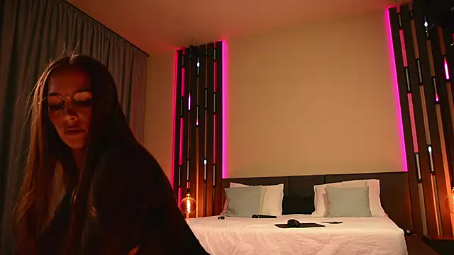 oliviabennett2022 online show from March 19, 8:24 pm