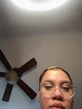 QueenNuttCollector online show from October 23, 4:46 pm