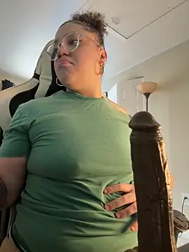 QueenNuttCollector online show from October 14, 4:09 pm