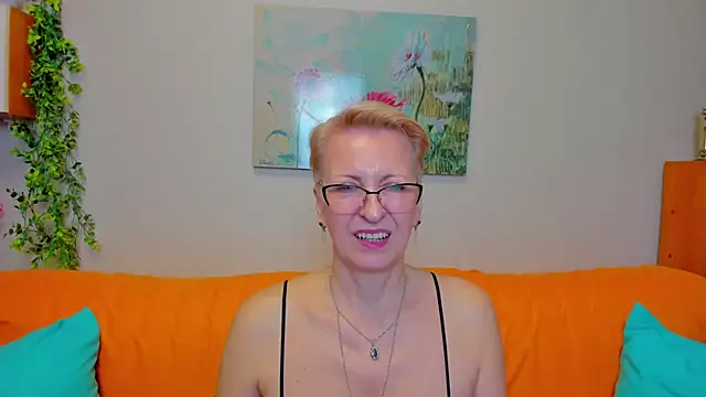 iamyourdream89 online show from April 16, 8:08 pm