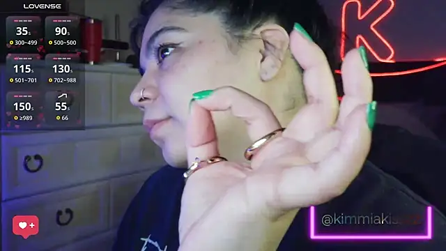 kimmiakiss22 online show from March 2, 7:15 am