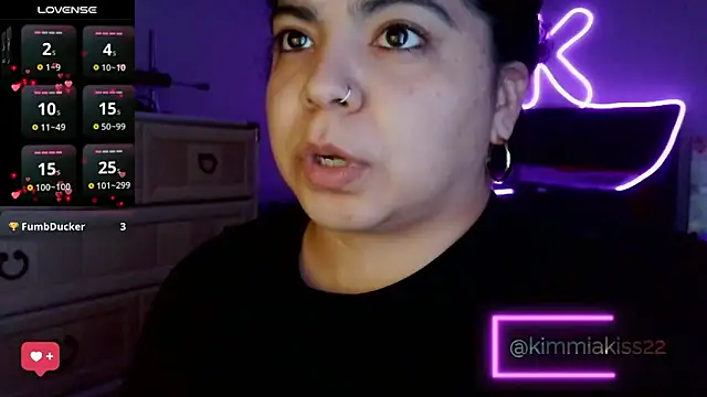 kimmiakiss22 online show from February 19, 1:38 am