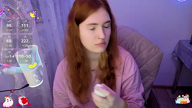  Chlo  e online show from December 4, 2:19 pm