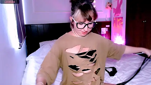 Cosmo Riri online show from September 28, 6:31 am