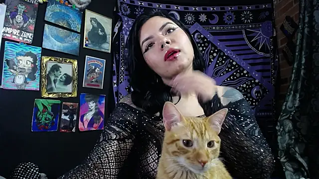 Yourmadame P online show from April 23, 4:09 am