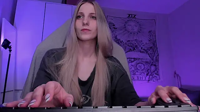 Anna Fink online show from April 2, 8:06 pm