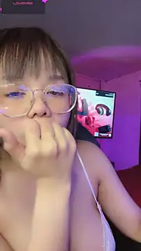 Maple Honeycome online show from April 3, 7:45 pm