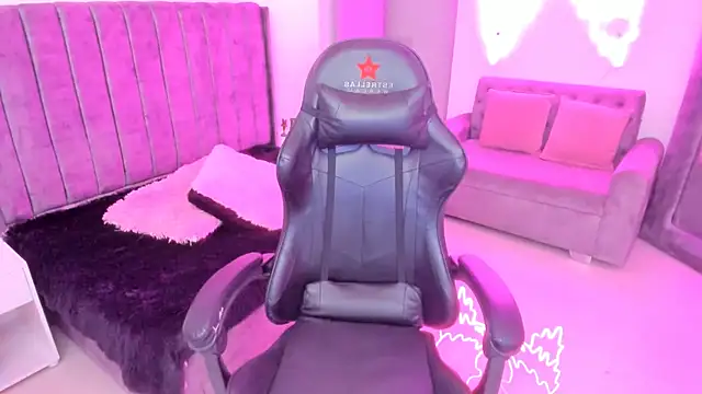 xiomara  cortes online show from October 13, 7:38 pm