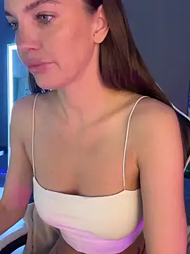 julia fly online show from October 10, 10:20 am