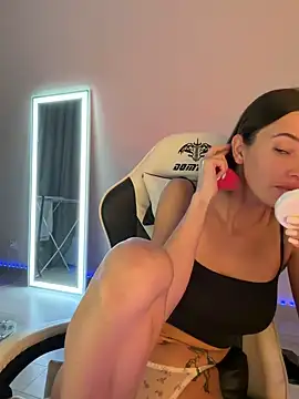 julia fly online show from June 1, 8:38 am