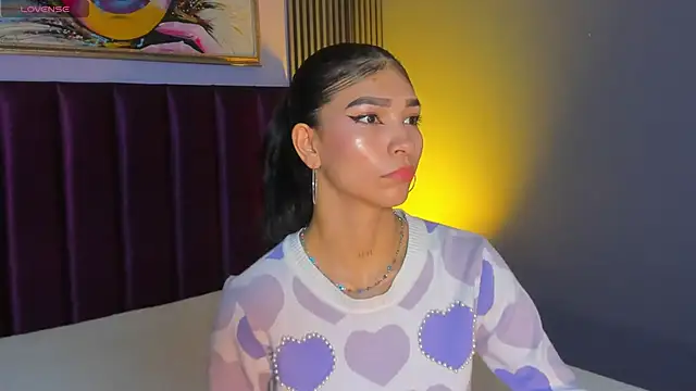 LauraAristizabal online show from April 11, 12:20 pm