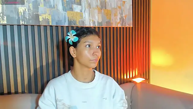 LauraAristizabal online show from October 23, 12:44 pm