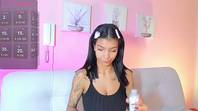 LauraAristizabal online show from November 11, 12:57 pm