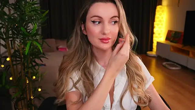 ShyNdWild online show from October 17, 4:54 pm