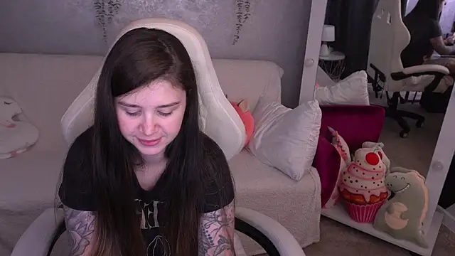 AmellyMilly online show from October 8, 1:04 pm