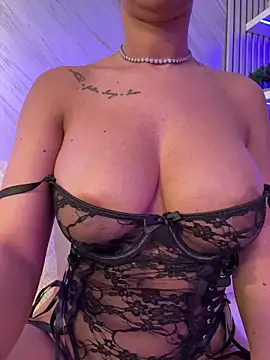 KirstieVegas online show from November 19, 7:03 pm