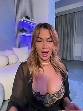 KirstieVegas online show from November 14, 6:19 pm